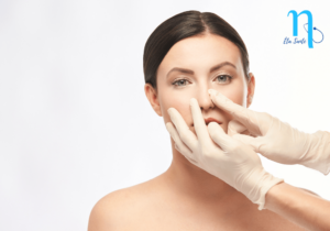 Toucher son nez après rhinoplastie